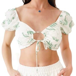 100. RED SOCIAL FEATURES Leaf Crop Top